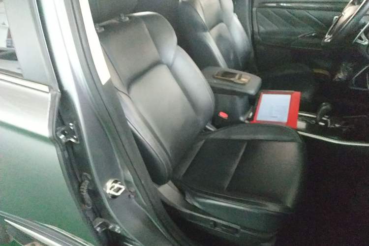 Used Mitsubishi Outlander 2019 2.4L 4x4 Zhi Xiang Edition 5 Seats China VI Standard
