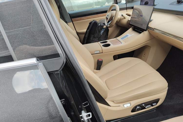 Used Hima Luxeed R7 2024 All-Electric 736 km Ultra