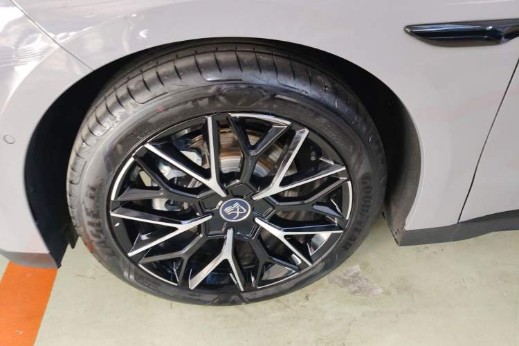 Used BYD Han 2025 DM-i Smart Drive 125KM Prestige Model
