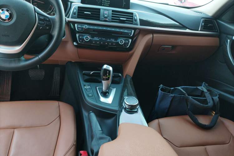 Used BMW 3 Series 2016 320Li Luxury Design Package
