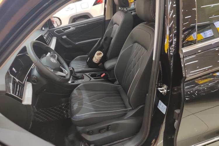 Used Volkswagen Tiguan L 2024 Outstanding Model 330TSI Automatic Two-Wheel Drive R-Line Dragon Glory Edition