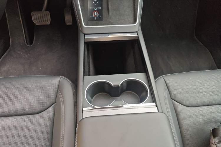 Used Tesla Model Y 2025 Long-Range All-Wheel-Drive Version