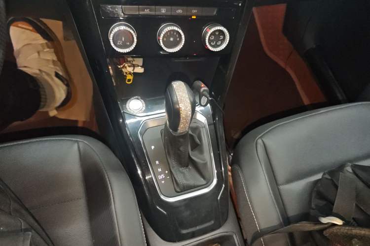 Used Volkswagen T-ROC 2021 280TSI DSG Two-Wheel Drive Comfort Connect Edition
