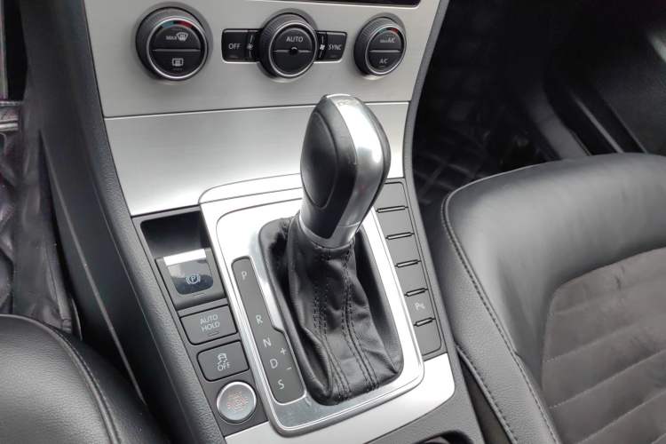 Used Volkswagen Magotan 2015 Facelift 1.8TSI Luxury Model
