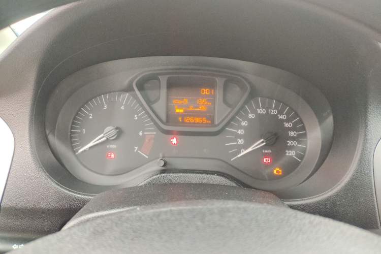 Used Citroen Elysee 2015 Zhishang Edition 1.6L Manual Fashion Model