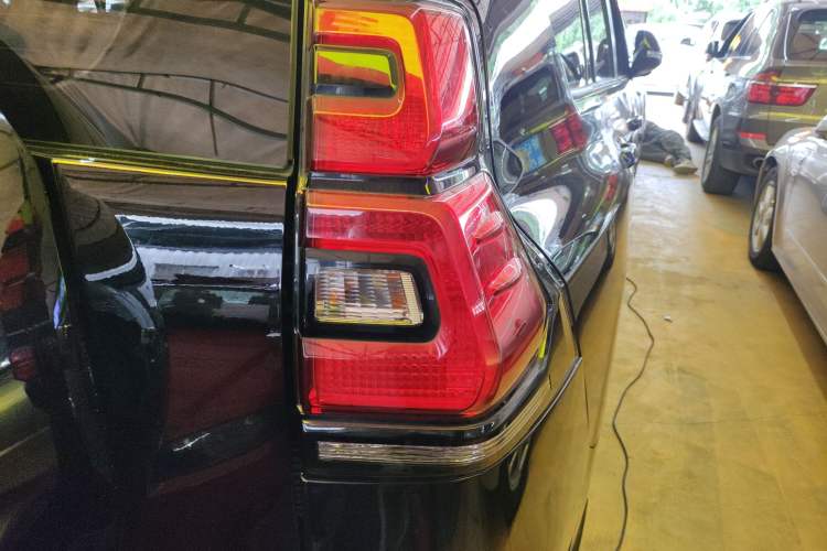 Used Toyota Prado 2018 3.5L Automatic TX-L with Rear-Mounted Spare Tire
