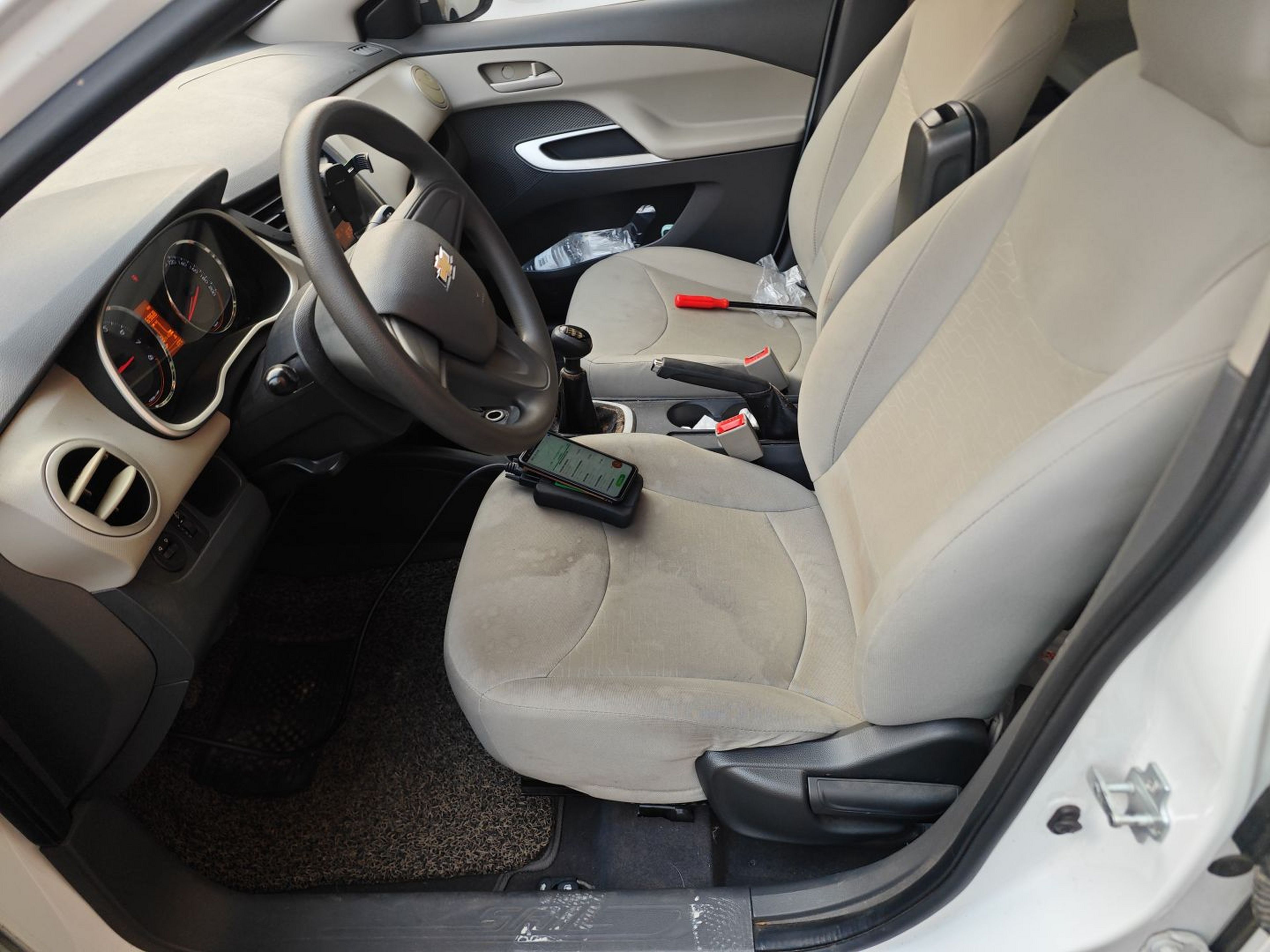 Переднее сиденье в автомобиле