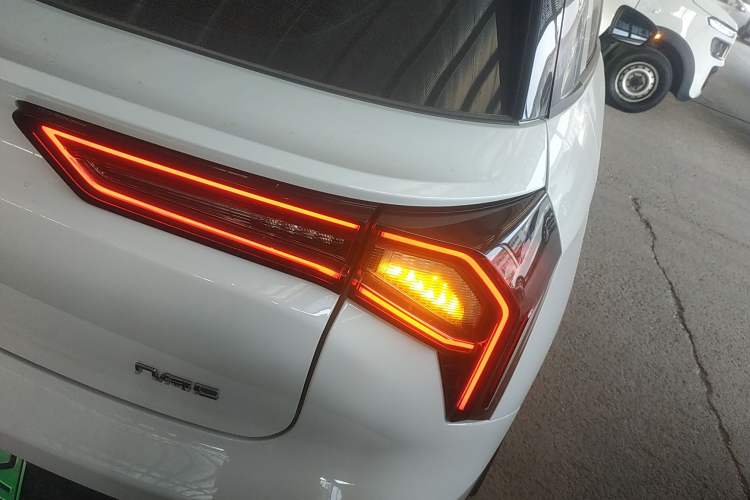 Used Geometry E Firefly 2024 401 km Fluorescent