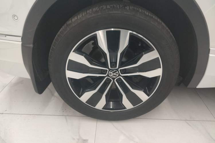 Used Volkswagen Tiguan L 2023 330TSI Automatic Two-Wheel Drive R-Line Enjoyment Edition
