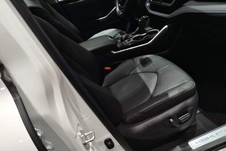 Used Toyota Highlander 2022 Dual-Engine 2.5L Four-Wheel Drive Prestige Version 7 Seats