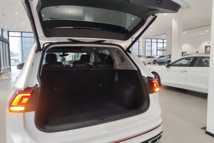 Used Volkswagen Tiguan L 2024 Outstanding Model 330TSI Automatic Two-Wheel Drive R-Line Dragon Glory Edition
