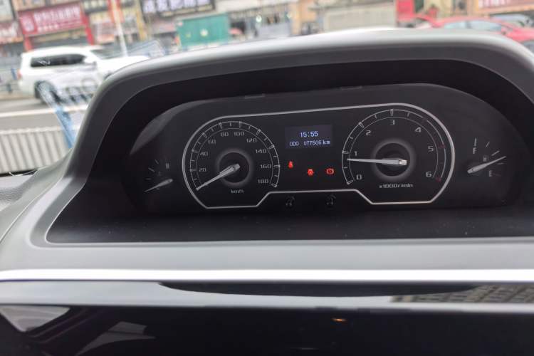 Used SAIC MAXUS Xintu V80 2019 2.5T Classic Model 6-Speed Manual – Aoyuntong Modified Version Short Wheelbase Ultra-Low Roof 5/6 Seats