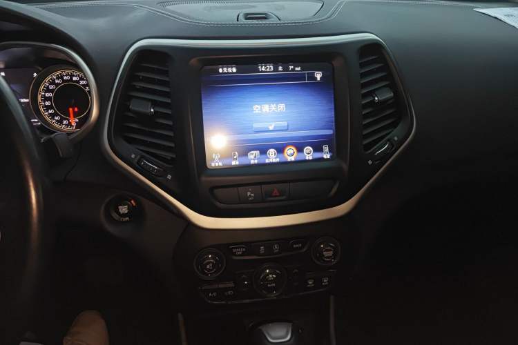 Used  Cherokee 2020 2.0L Two-Wheel Drive Classic Sports Edition
