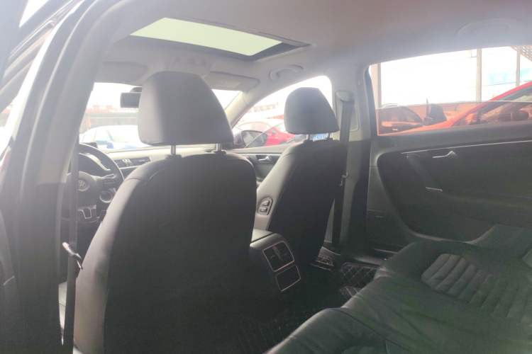 Used Volkswagen Magotan 2016 1.8TSI Luxury Comfort Model
