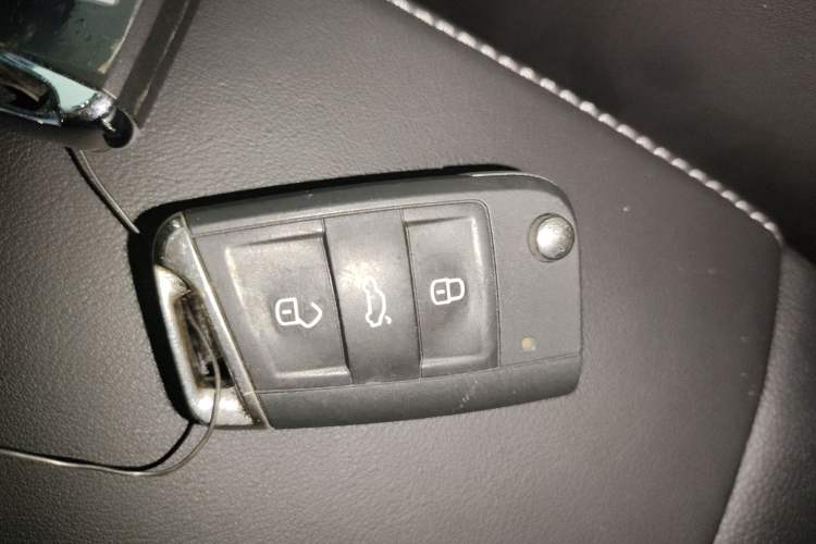 Used Volkswagen T-ROC 2023 300TSI DSG Two-Wheel Drive Starlight Edition
