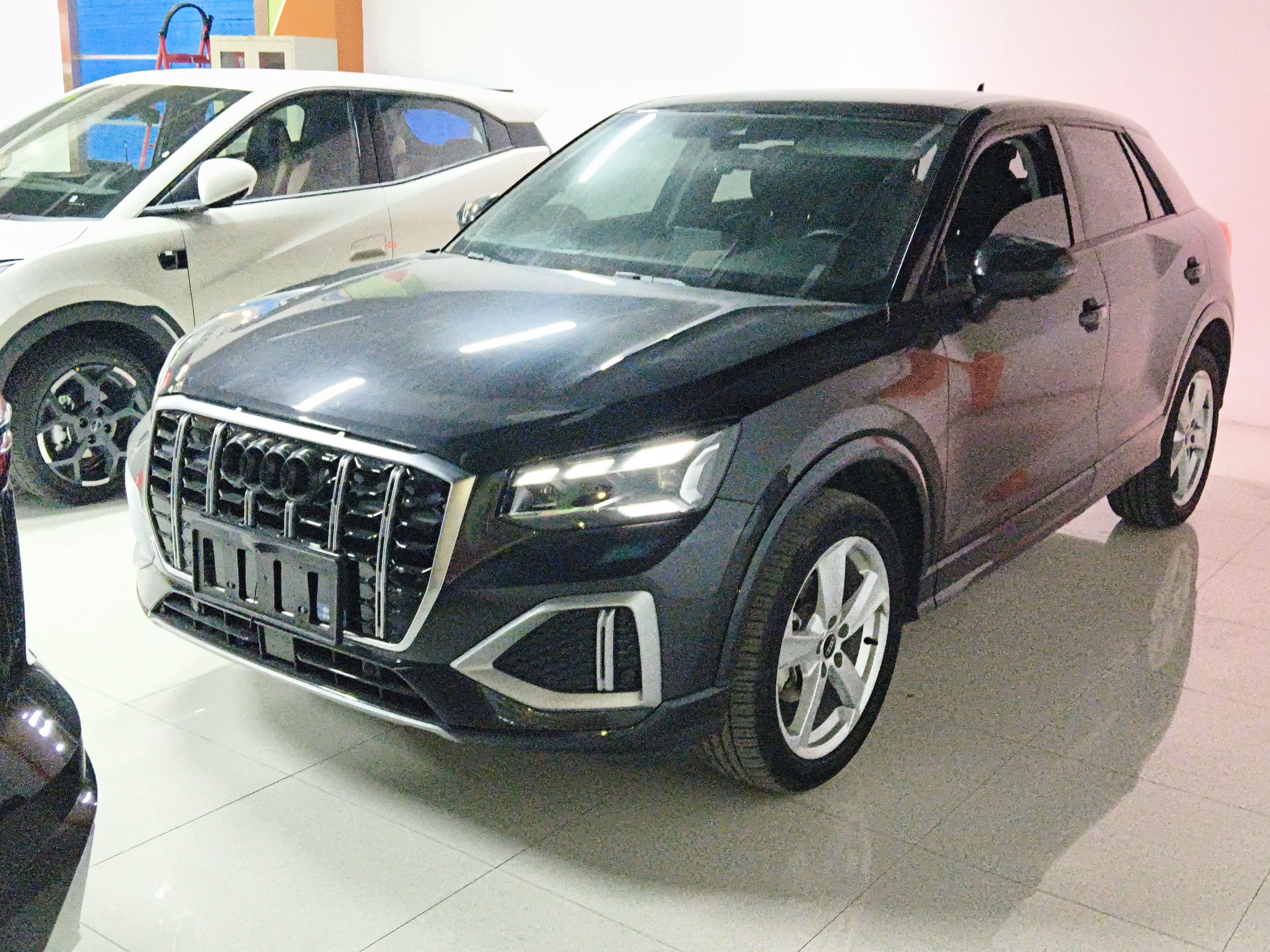 Под передней частью автомобиля