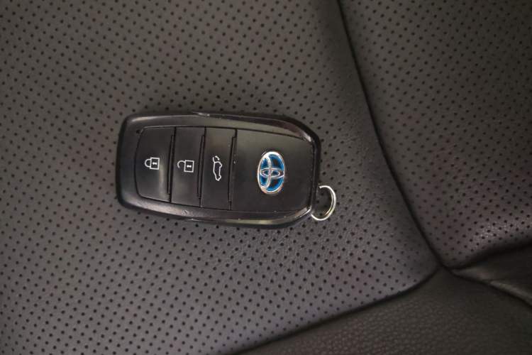 Used Toyota FRONTLANDER 2023 2.0L Smart Electric Hybrid Dual-Engine Deluxe Version
