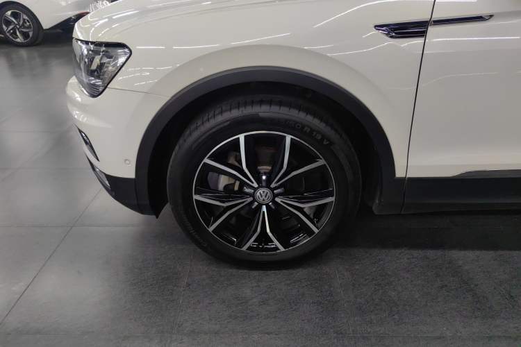 Used Volkswagen Tiguan L 2019 Revised 330TSI Automatic Two-Wheel Drive Smart & Luxury Edition China VI Standard