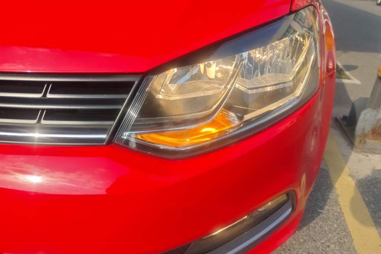 Used Volkswagen Polo 2016 1.6L Automatic Comfort Model
