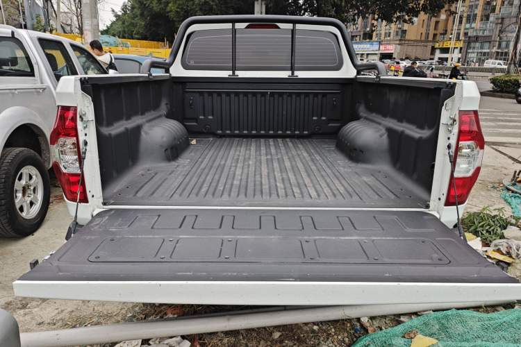 Used SAIC MAXUS Xingji 2023 Starry L 2.0T Diesel Automatic 4x4 Elite Edition Long Bed