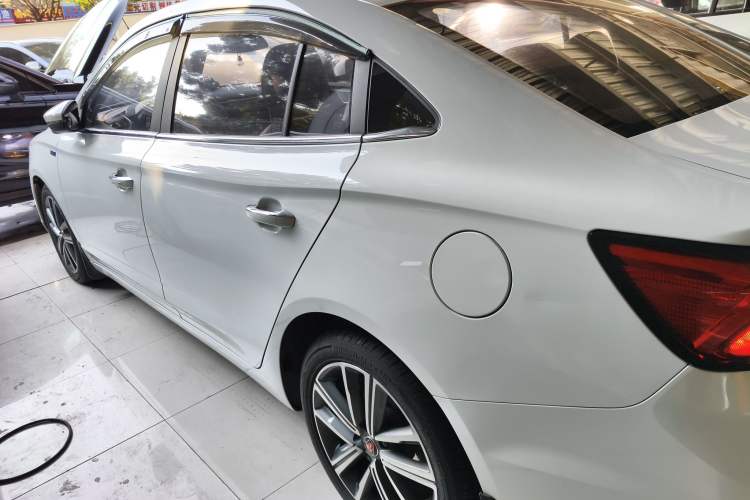 Used Roewe i5 2019 20T Automatic 4G Connected Supercharged Flagship Edition
