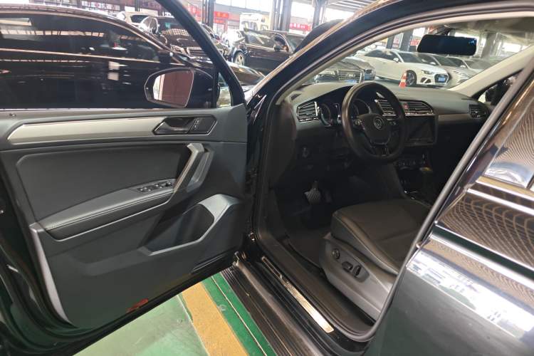 Used Volkswagen Tiguan L 2021 330TSI Automatic Two-Wheel Drive Smart Edition
