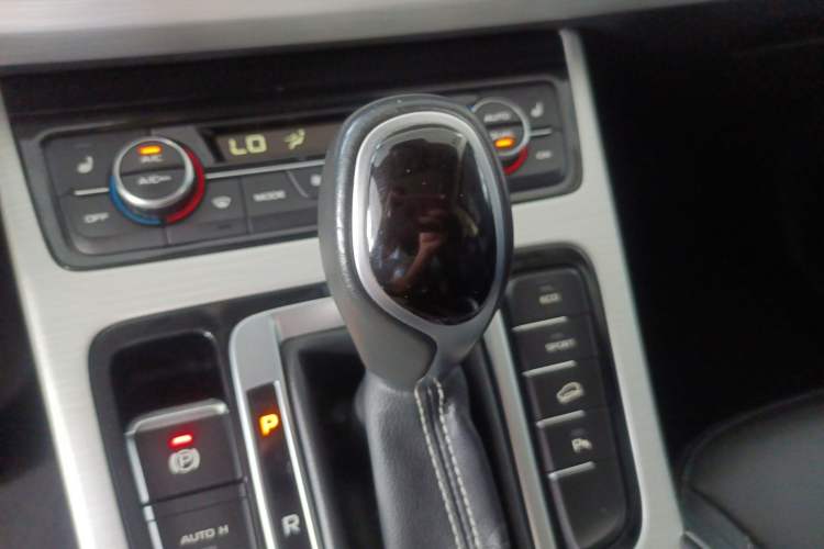 Used Geely Auto Emgrand X7 Sport 2018 1.8TD Automatic Two-Wheel Drive Smart Connect 4G Internet Edition