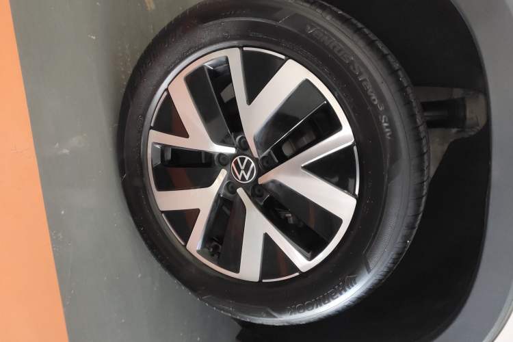 Used Volkswagen Tayron 2023 300TSI Two-Wheel-Drive Luxury Plus Advanced Edition
