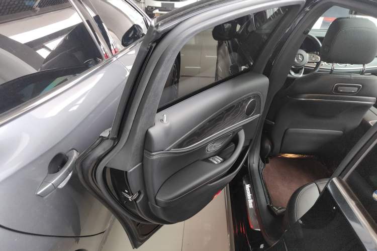 Used Mercedes-Benz E-Class 2019 Restyled E 300 L Sporty and Stylish Edition
