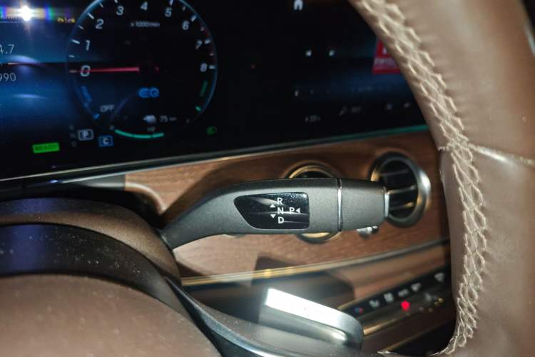 Used Mercedes-Benz E-Class New Energy 2023 E 350 e L Plug-in Hybrid Sedan
