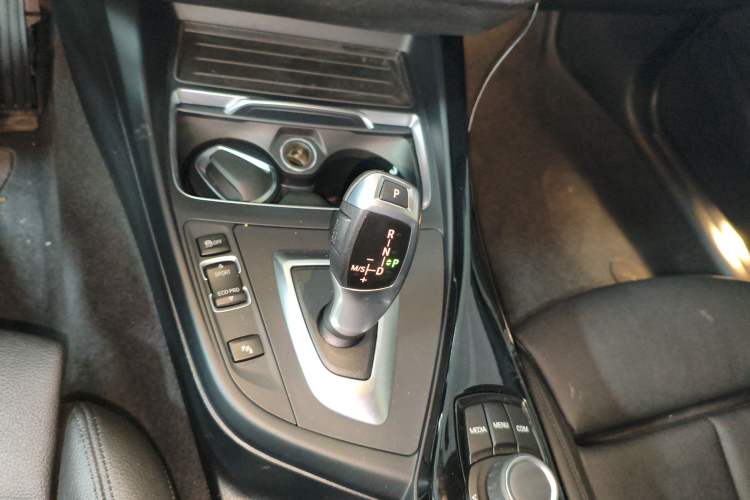 Used BMW 2 Series 2018 220i Convertible Coupe Sports Design Package