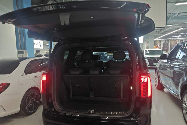 Used Zeekr 009 2024 7-Seater Walk-Through Version Four-Wheel Drive 108 kWh