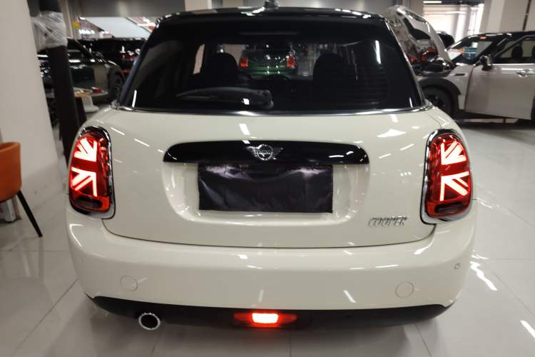 Used  MINI 2018 1.5T COOPER Classic Edition Five-Door Version
