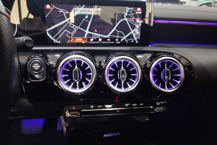 Used Mercedes-Benz A-Class 2022 Revised Version A 200 L Sport Sedan Fashionable Style
