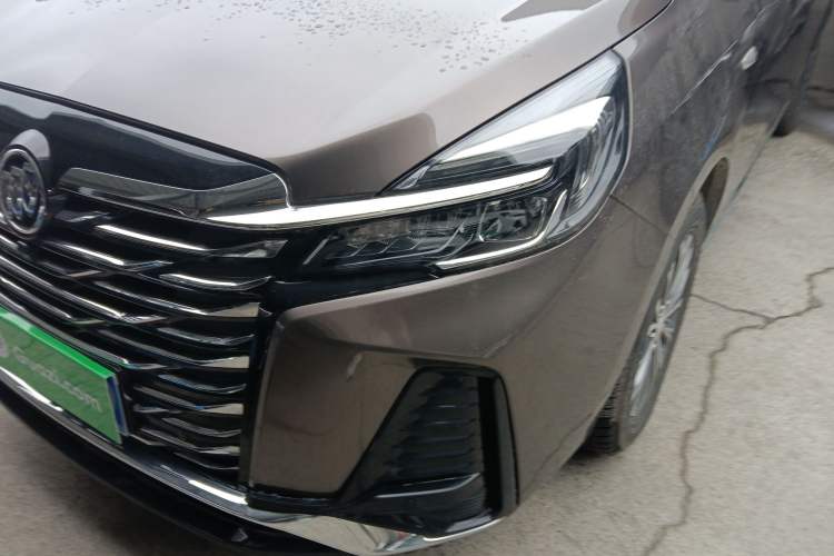 Used Buick GL8 2023 Facelifted Land Cruiser Executive Luxury Version
