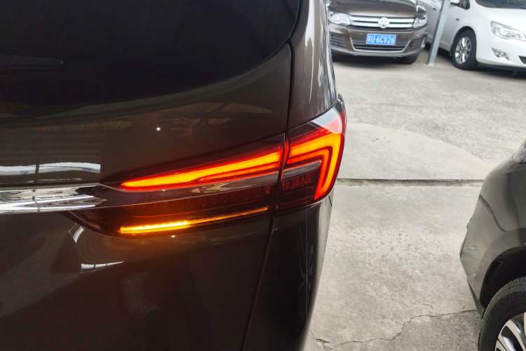 Used Buick GL8 2023 Facelifted Land Cruiser Executive Luxury Version