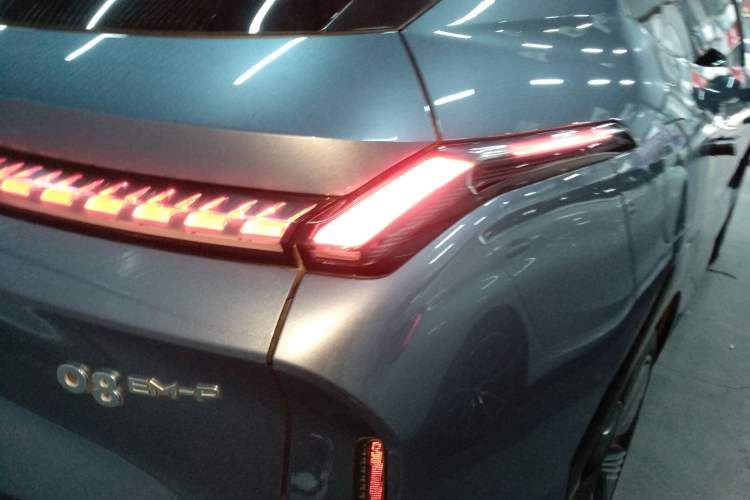 Used Lynk & Co 08 EM-P 2025 220 km All-Wheel-Drive Performance Halo
