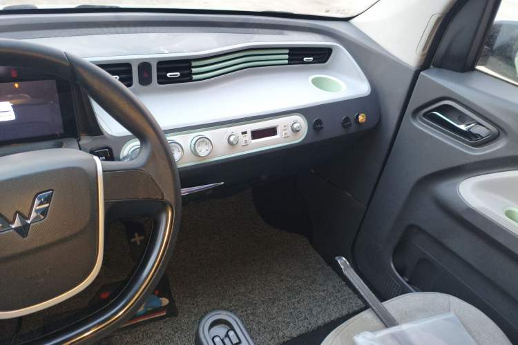 Used Wuling Hongguang MINIEV 2021 Macaron Fashion Model Lithium Iron Phosphate
