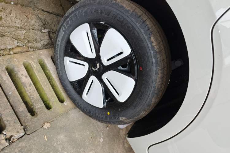 Used Wuling Hongguang MINIEV 2025 Four-Door Version Advanced Edition
