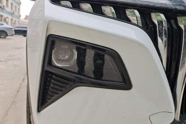 Used Dongfeng Aeolus Huge 2022 Mach Dual-Motor 1.5T MHD Dare-to-Dream Edition