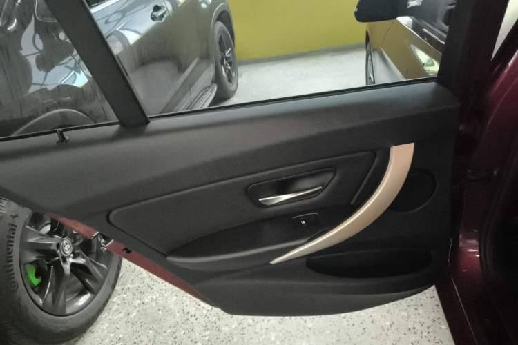 Used BMW 3 Series 2015 320i Fashion Model
