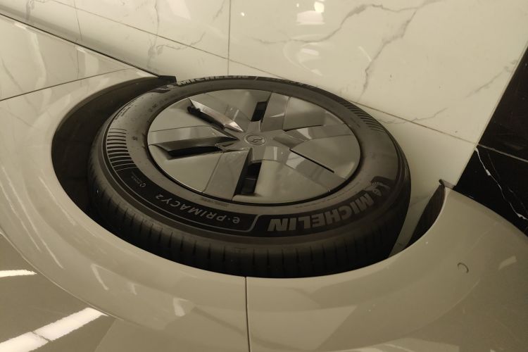 Used Li Auto MEGA 2024 Ultra Model
