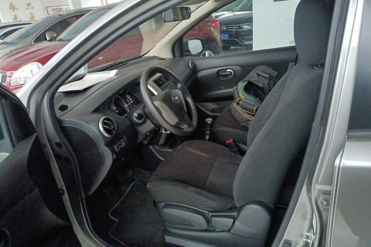 Used Nissan Livina 2015 1.6XL Manual Luxury Edition
