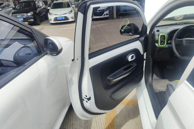 Used Roewe Clever 2021 302 km New Four-Seater Super-Efficient Version
