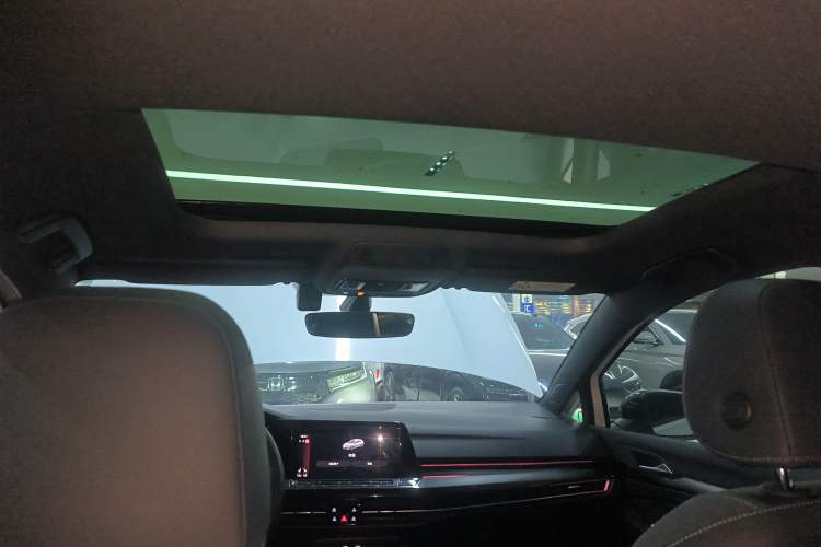 Used Volkswagen Golf 2023 Facelift 280TSI DSG R-Line Lite
