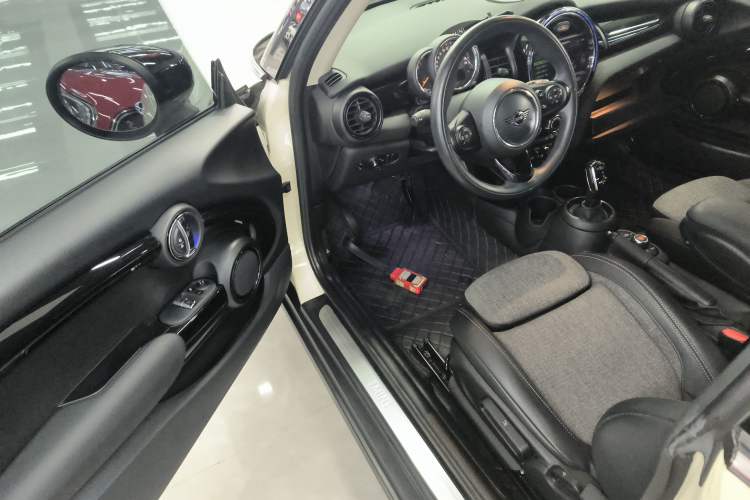 Used  MINI 2019 1.5T COOPER Classic Edition
