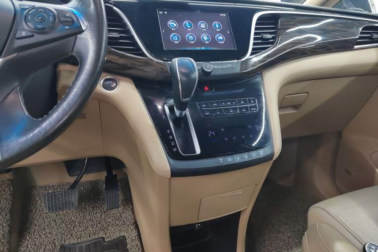 Used Buick GL8 2017 ES 28T Flagship Model China V Standard