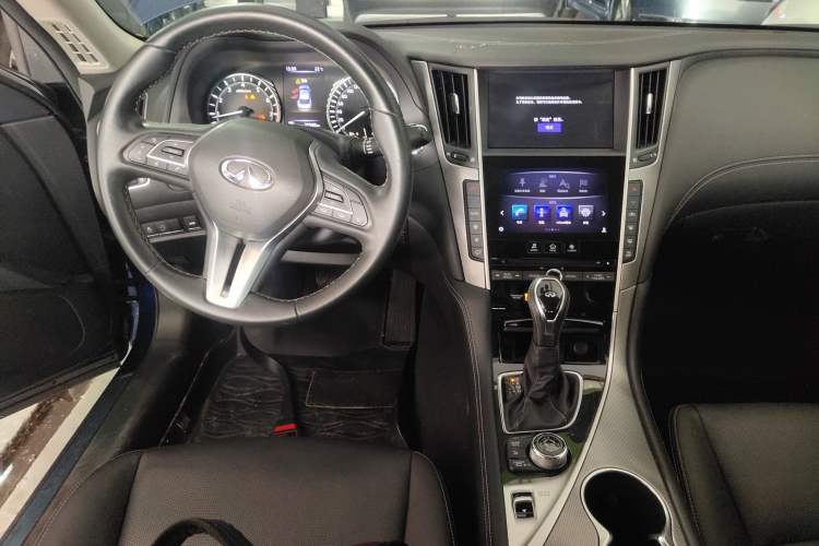 Used Infiniti Q50L 2018 2.0T Enjoyment Version China VI Standard
