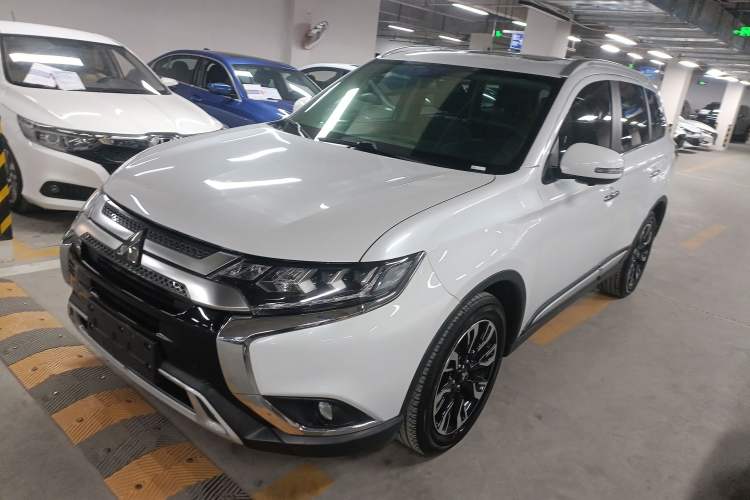 Used Mitsubishi Outlander 2020 2.4L 4x4 Zhi Xiang Edition 7-Seater
