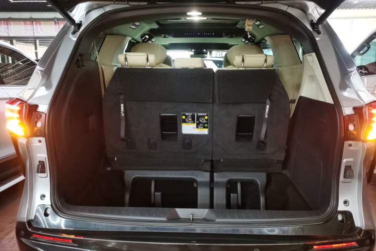 Used Toyota Granvia 2022 2.5L Hybrid Prestige Edition
